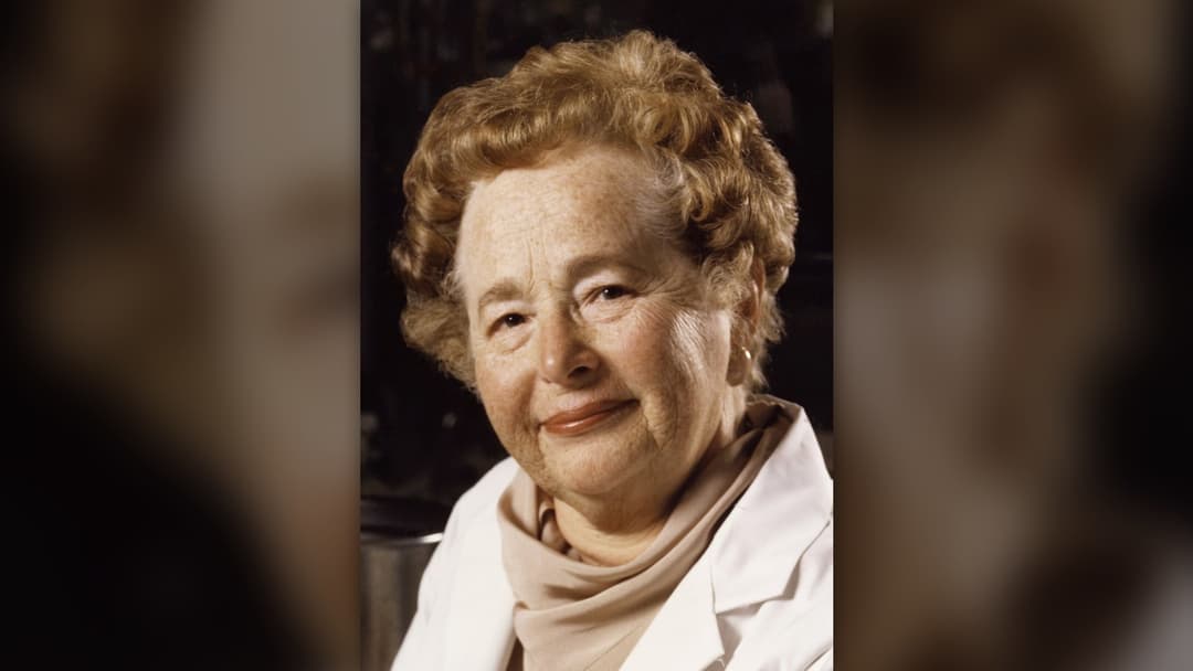 Biochemist Gertrude B. Elion in her pharmaceutical research lab