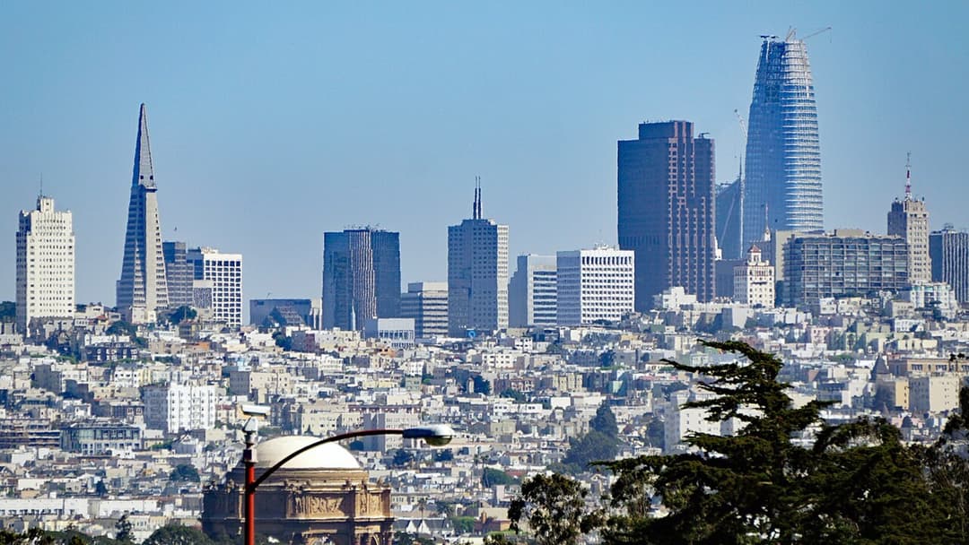 San Francisco skyline with Transamerica Pyramid and Salesforce Tower seen from the Golden Gate Bridge.