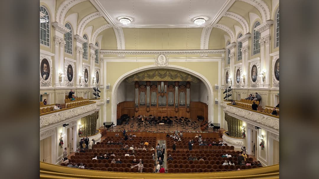 Interior of the Great Hall of the Moscow Tchaikovsky Conservatory with pipe organ and composer portraits