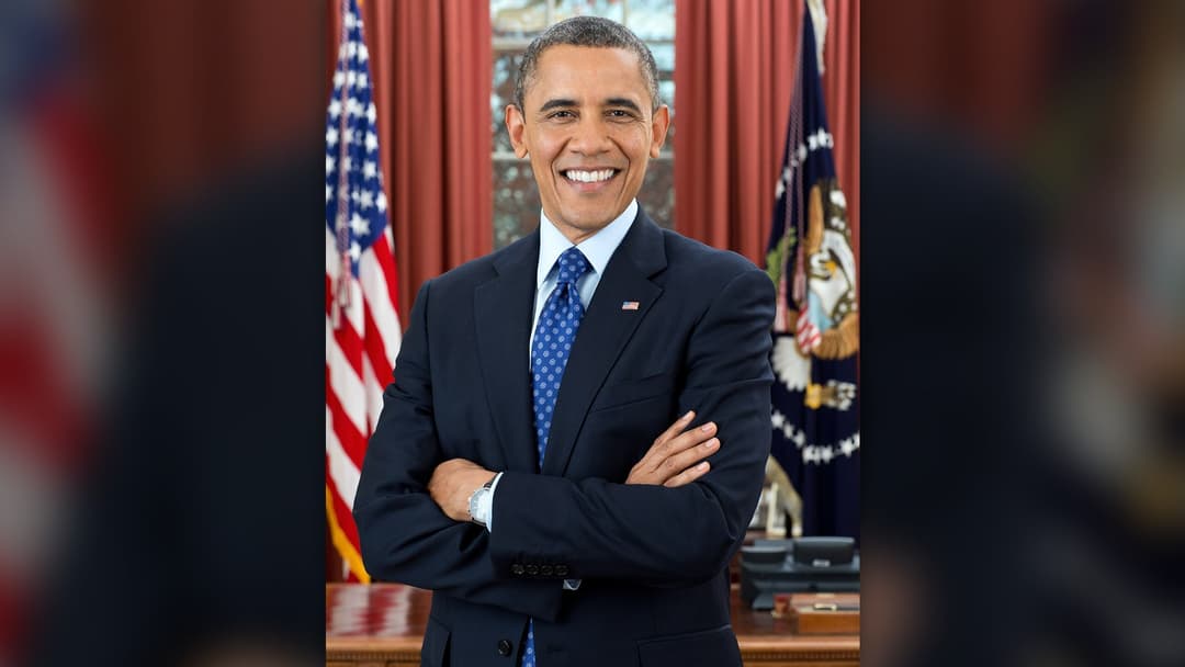 Official presidential portrait photograph of Barack Obama