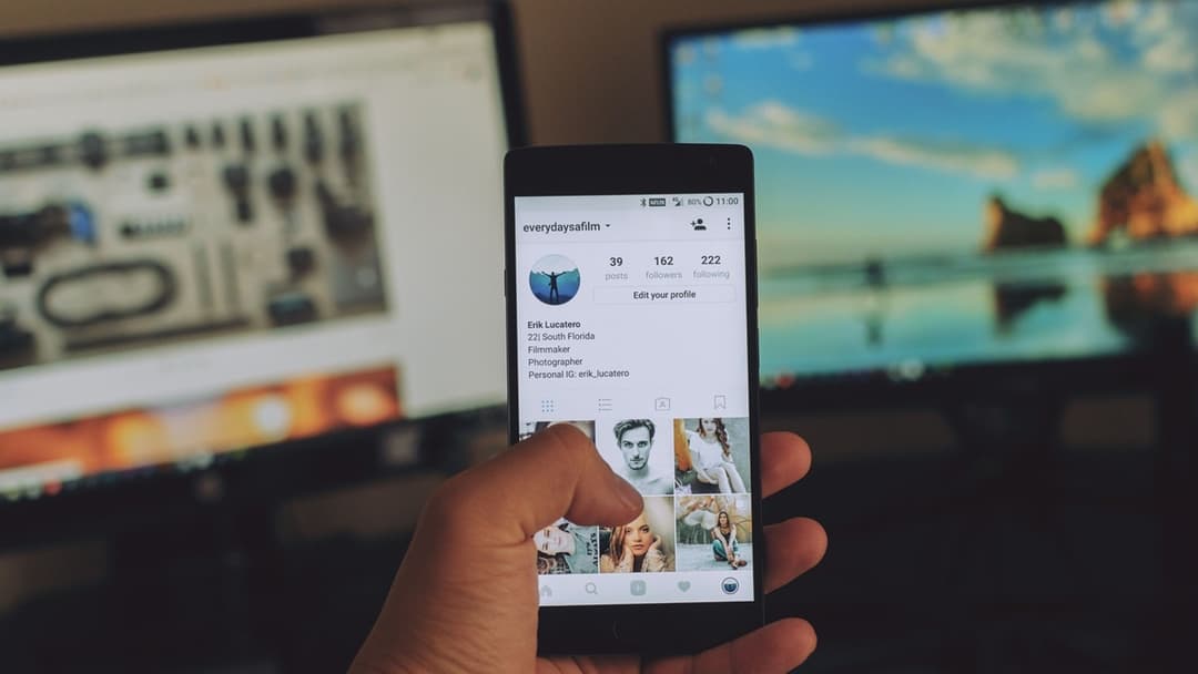 Smartphone screen showing social media app icons
