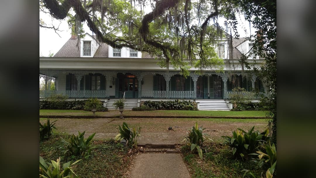 Antebellum Myrtles Plantation house surrounded by live oaks in St. Francisville, Louisiana