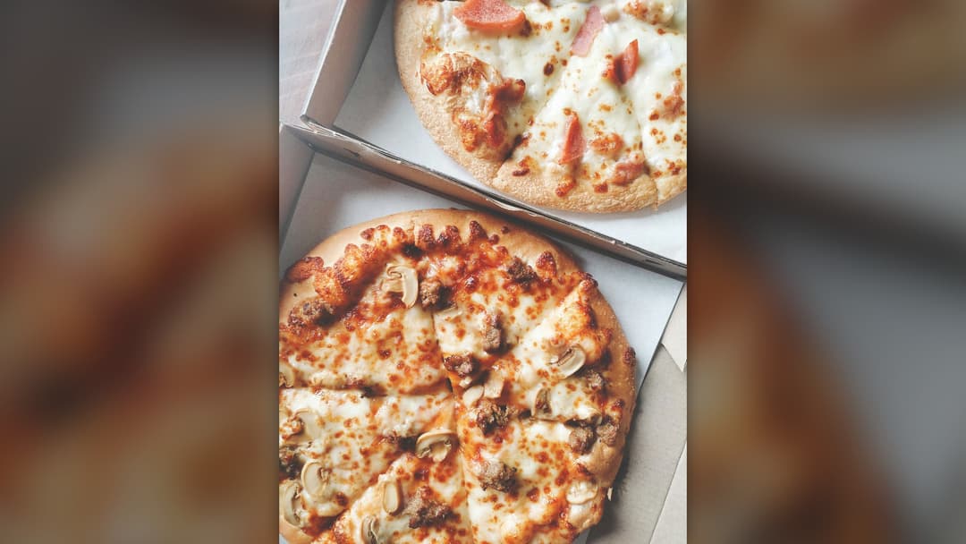 18. Frozen And Takeout White-Crust Pizzas