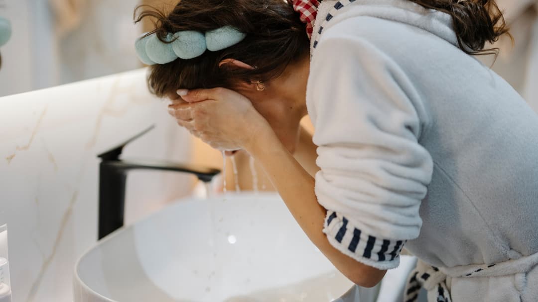 16. Splashing Cold Water On Your Face To Reset Heart Rate