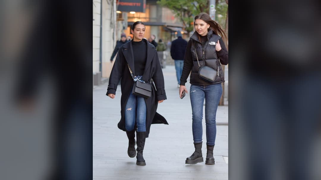 1. Tiny Pockets In Women's Jeans