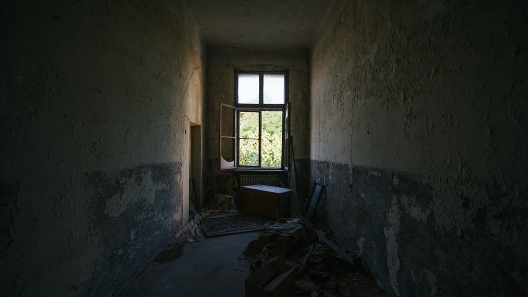 17. Keep Lights Off During A Night Intrusion