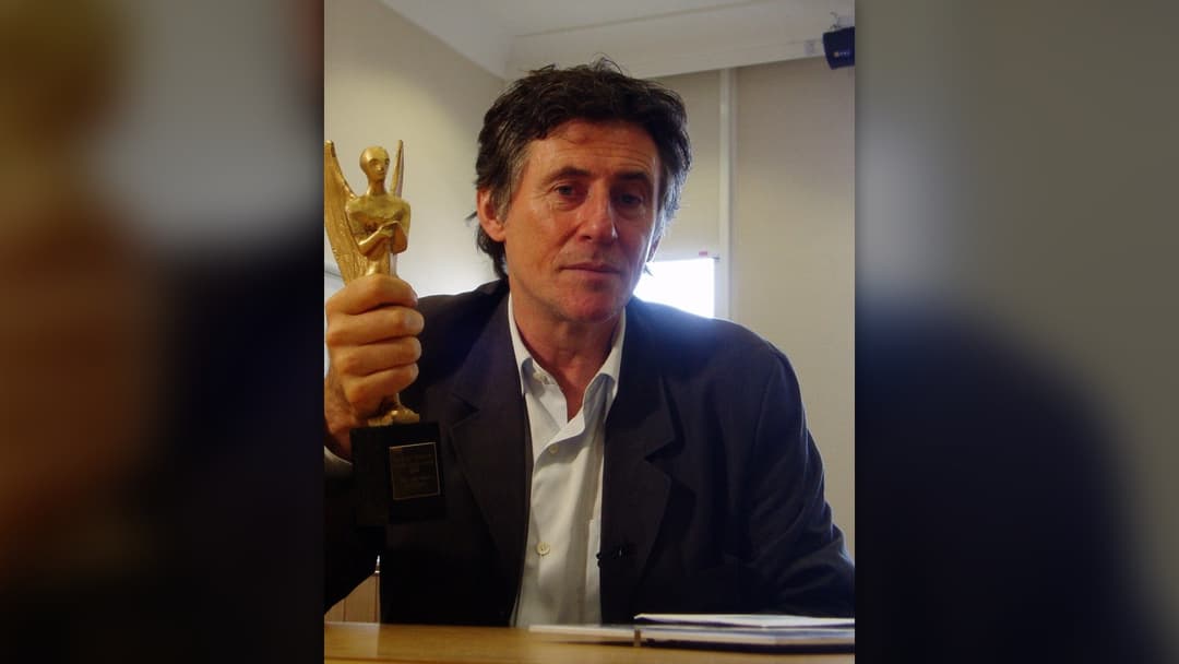 Irish actor Gabriel Byrne holding his Herald Angel award at the 2006 Edinburgh Festival
