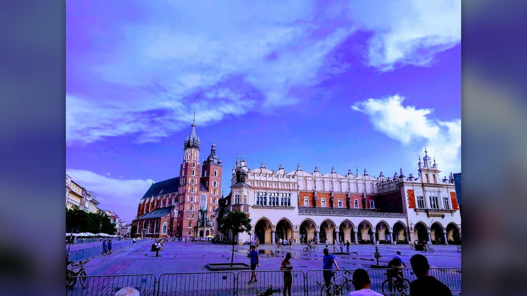 20. Poland - 493 Minutes / Day