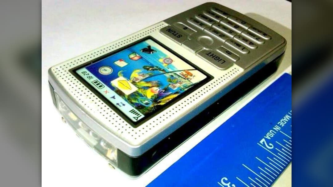 High-voltage stun gun disguised as a silver cell phone confiscated by the TSA