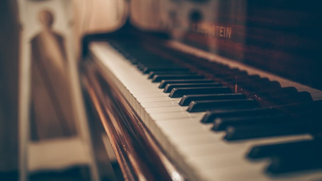 Repeating geometric pattern of black and white acoustic piano keys