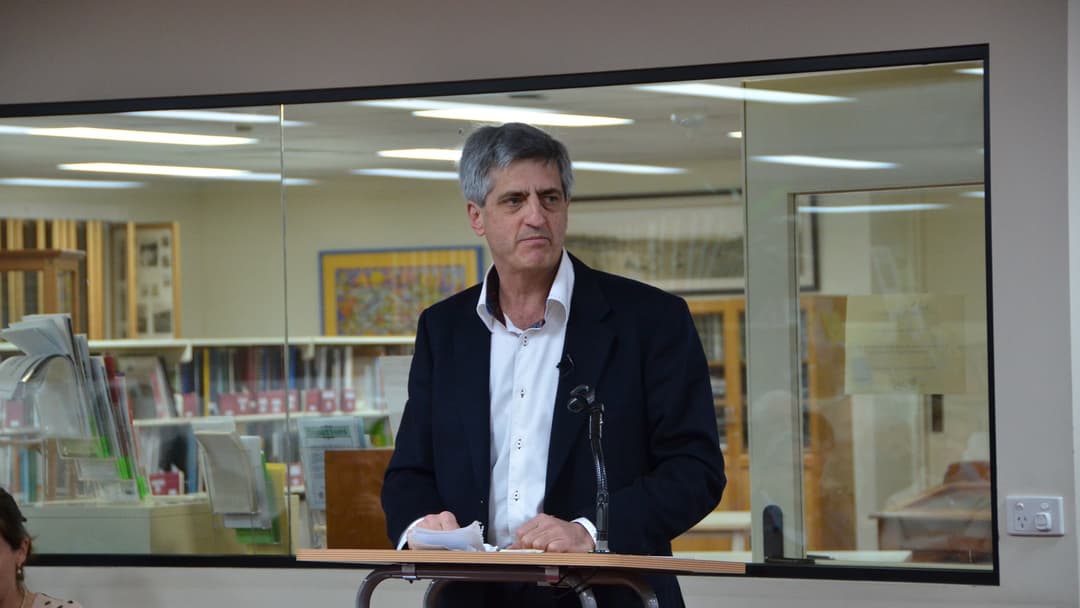Australian airline captain Richard de Crespigny speaking about Qantas Flight 32 at Mosman Library
