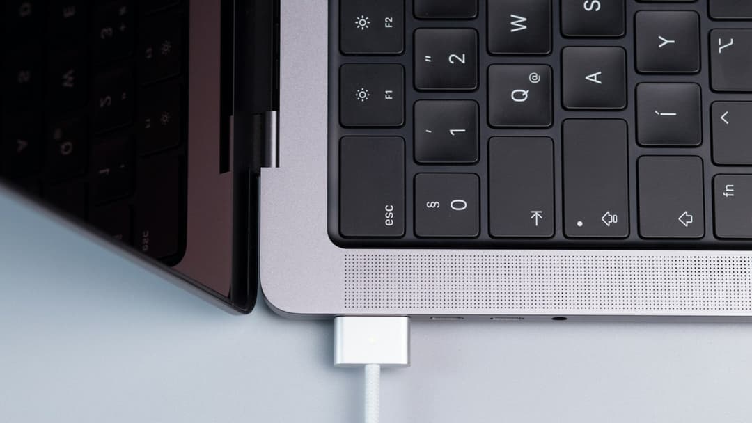 7. 24-Hour Battery Life And Fast Charging