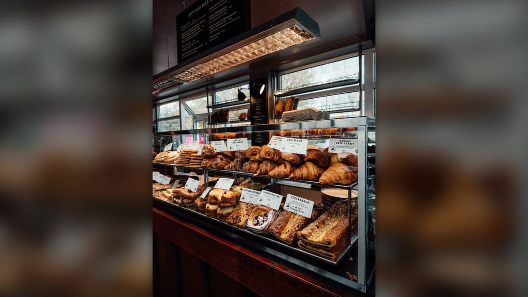 7. Warm Bakery Scent Priming At Store Entrances