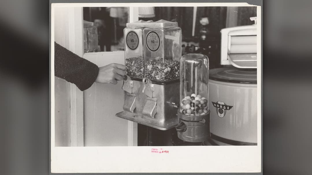 4. Pull-Knob Cigarette Vending Machines