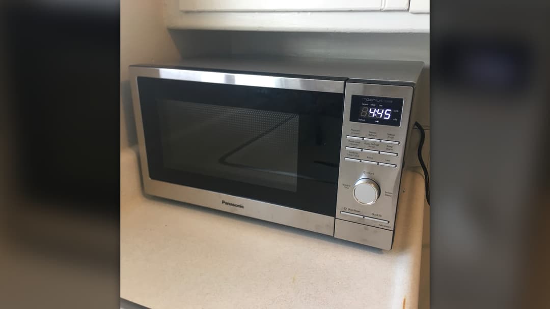 8. Reheating Pungent Food In The Microwave