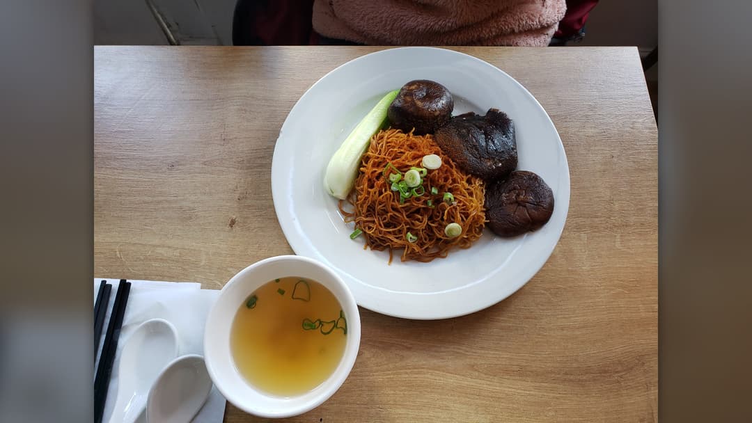 27. Sesame Vegetable Lo Mein ($9.45)