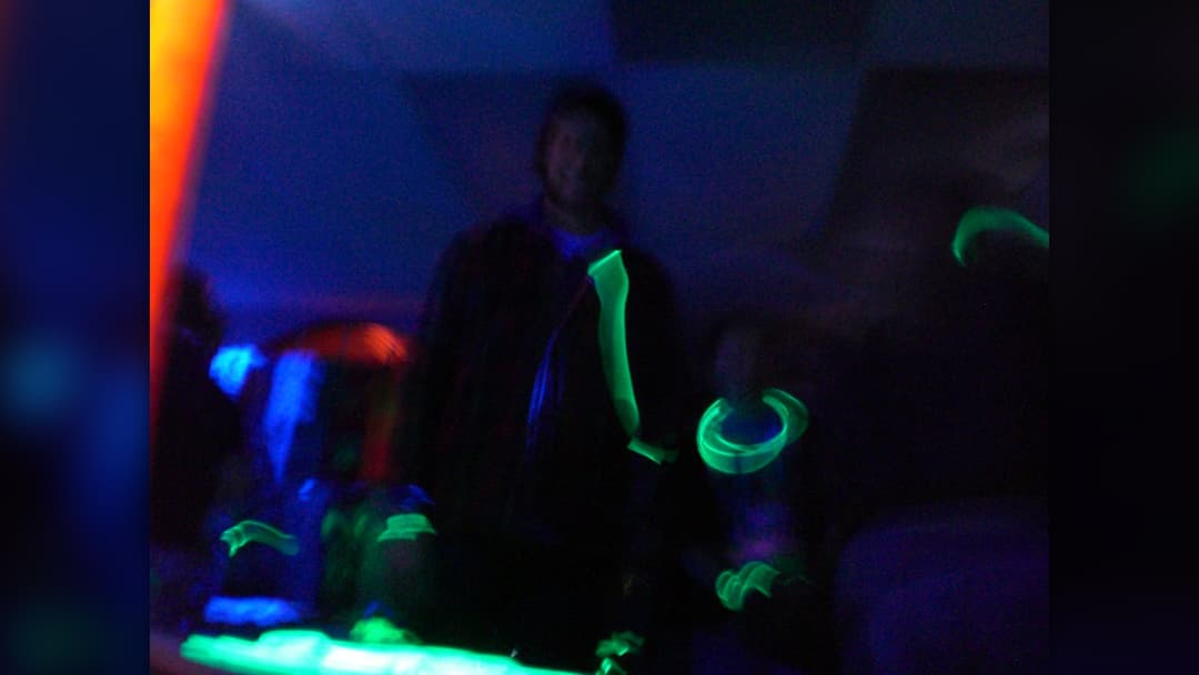 8. Beware Of Glow Sticks & Glow Jewelry