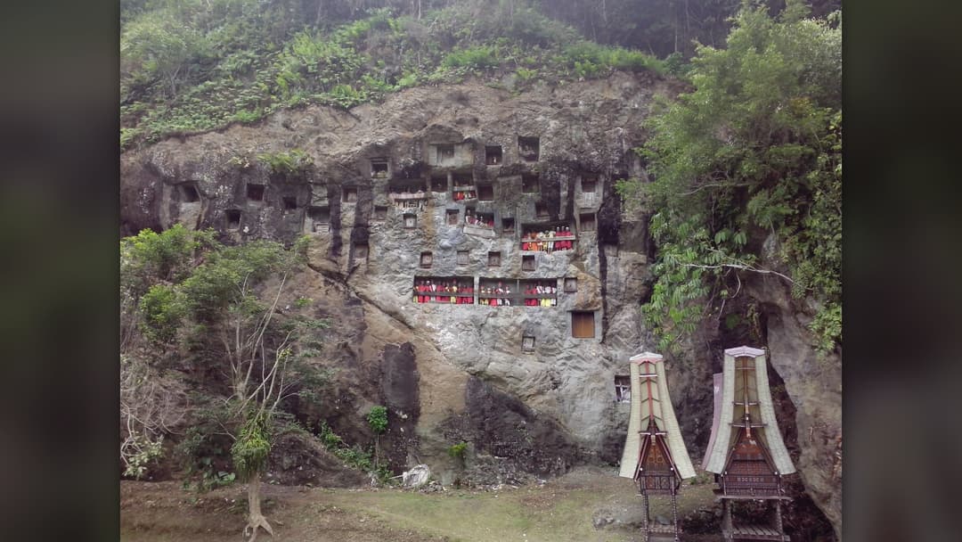 14. Tana Toraja Cliff Graves (Indonesia)