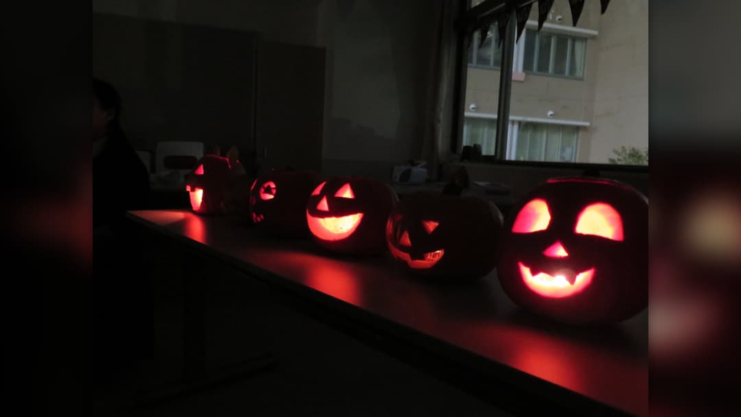 10. Twin Complementary Jack O'-Lanterns
