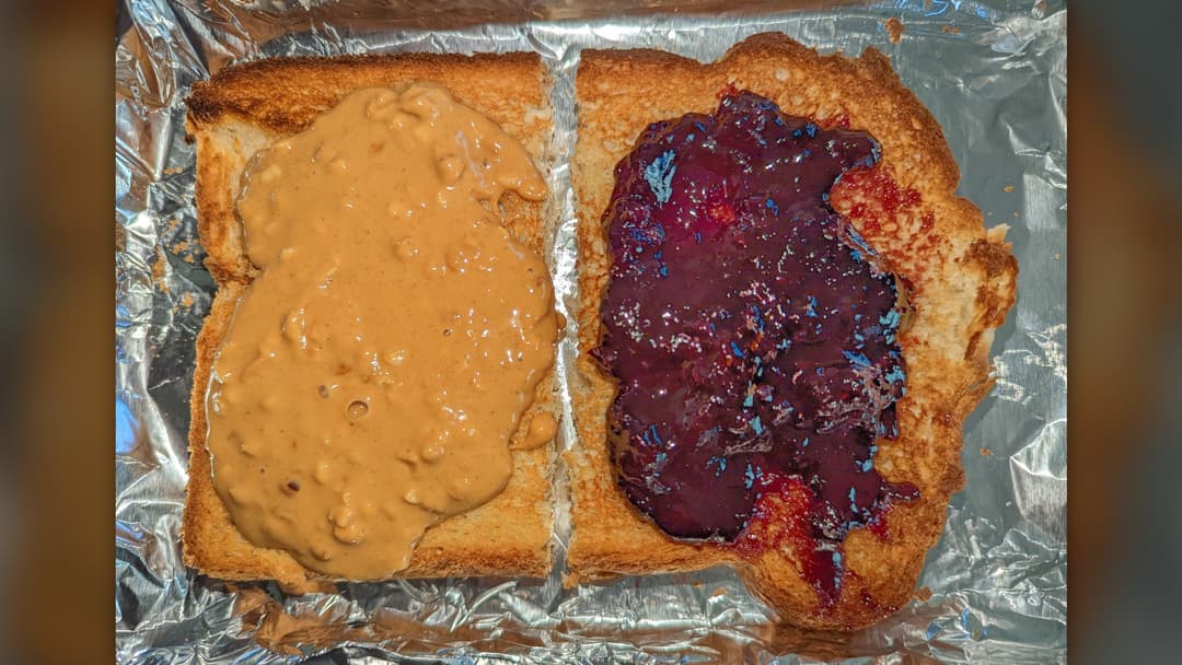 4. White Toast With Margarine And Jam
