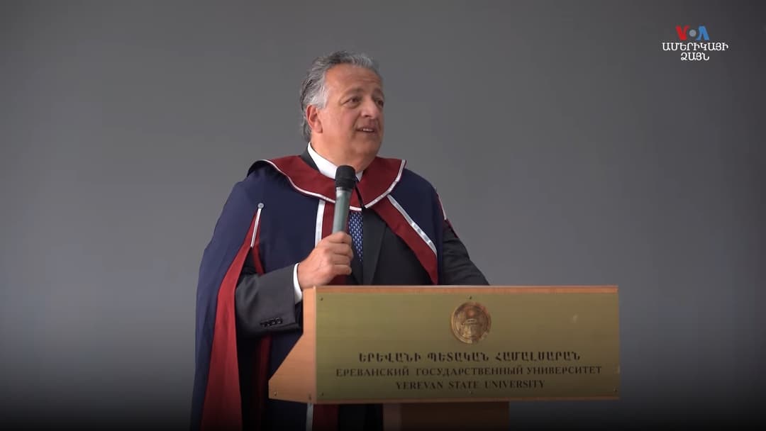 Dr. Noubar Afeyan speaking at an international science and technology forum.