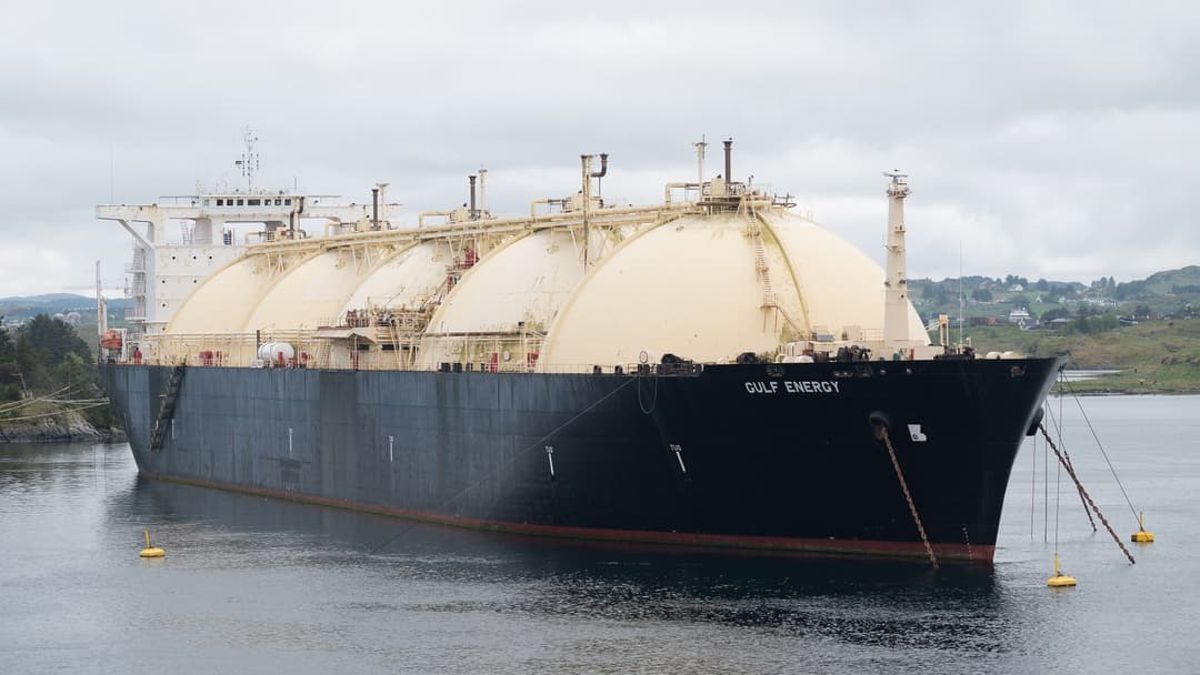 Liquefied natural gas carrier Gulf Energy with four spherical Moss-type cargo tanks at sea.