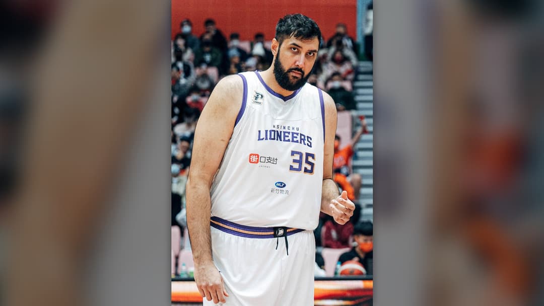 8. Sim Bhullar (7 Ft 5 In, Tie)