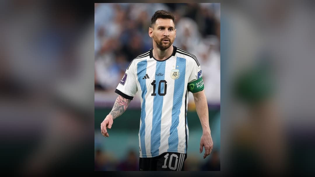 Lionel Messi in elite training session action.