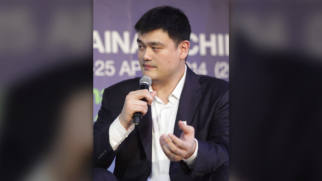 4. Yao Ming (7 Ft 6 In, Tie)