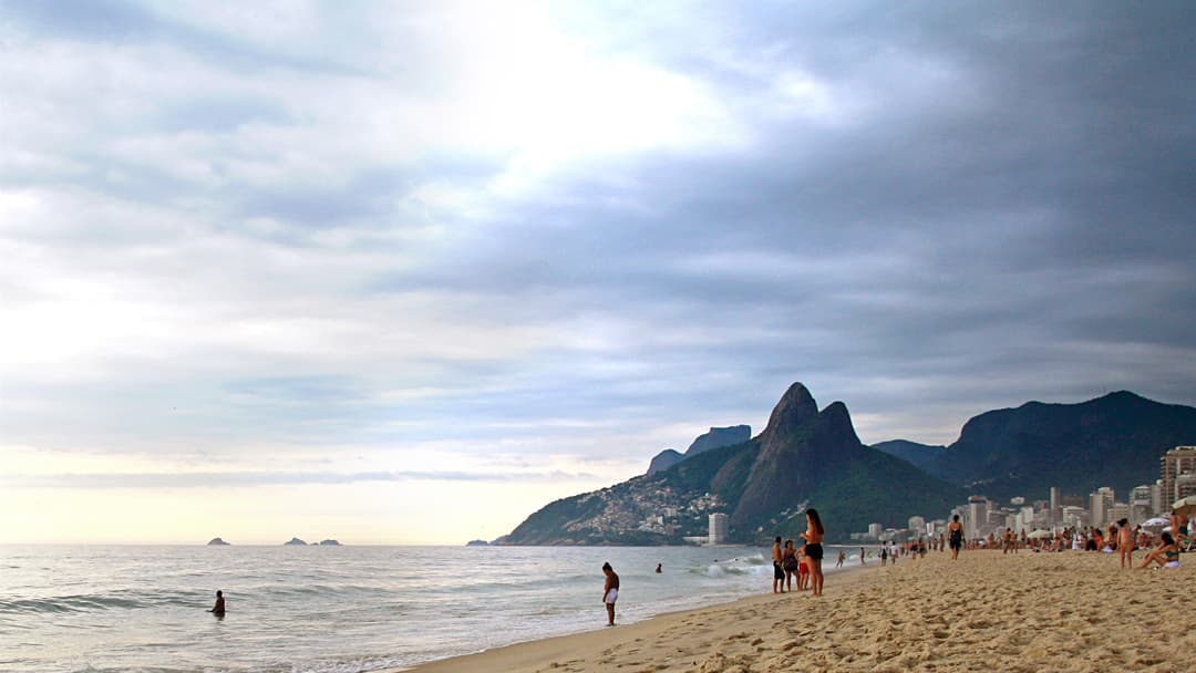 13. Brazil (10% Standard Gorjeta On Every Bill)
