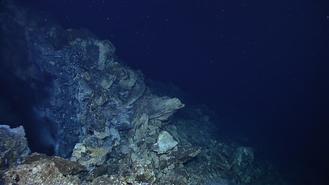 15 Mysterious Places Hidden Beneath the World's Oceans, Ranked