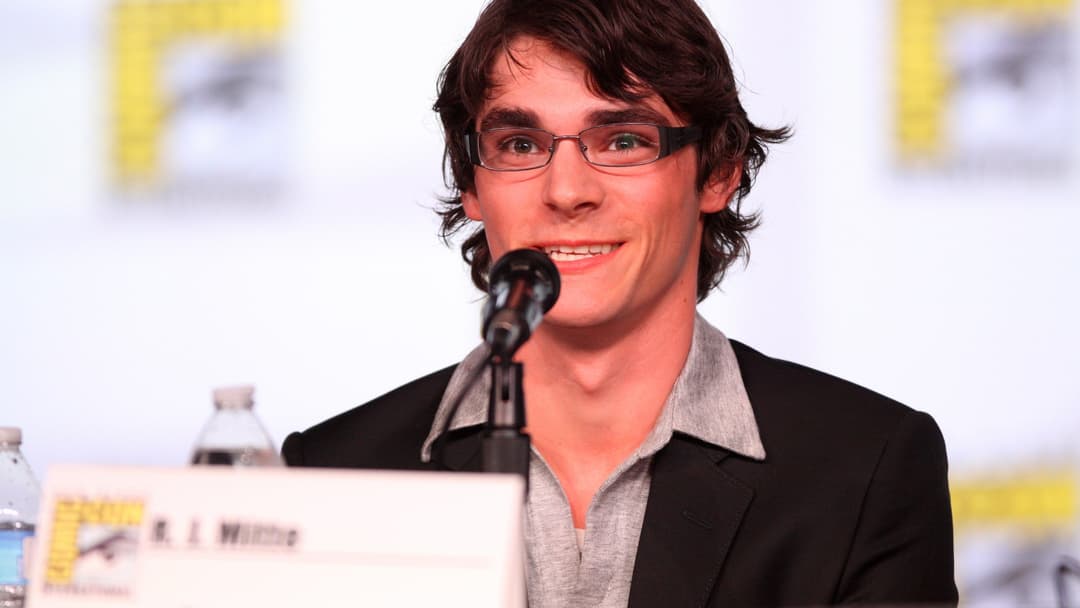 Breaking Bad Star RJ Mitte Dies at 34.