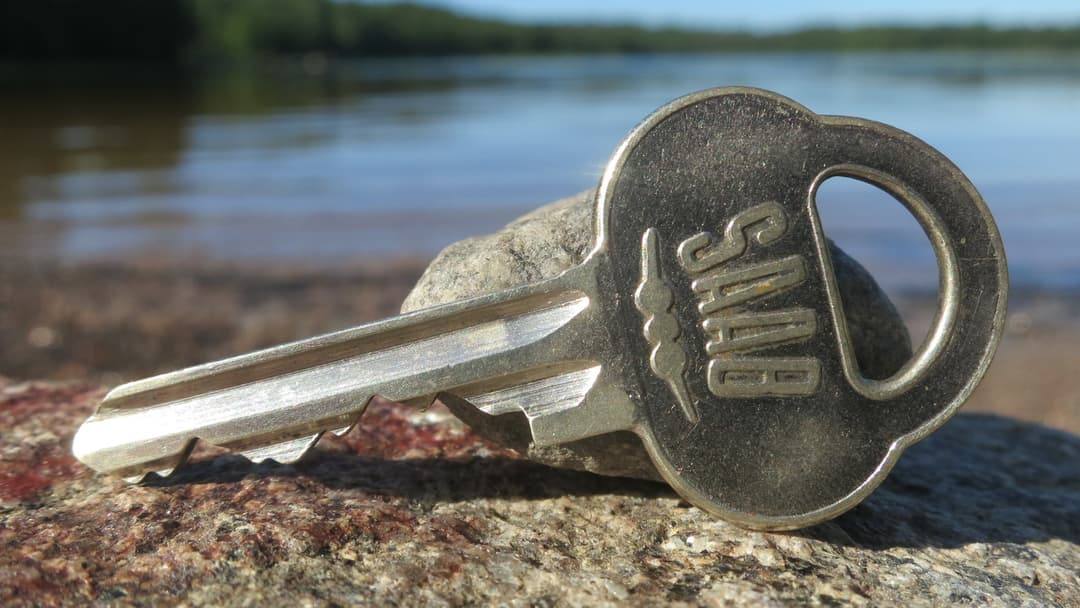 11. Clutching Keys Between Knuckles