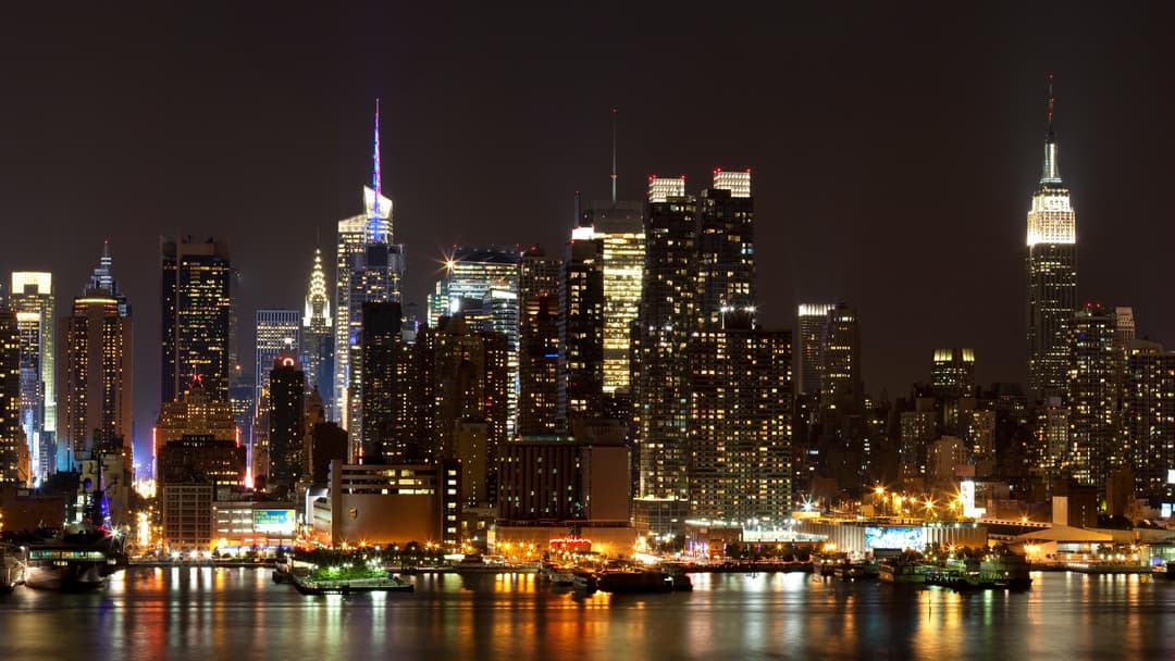 Manhattan skyline featuring the Empire State Building soaring over midtown