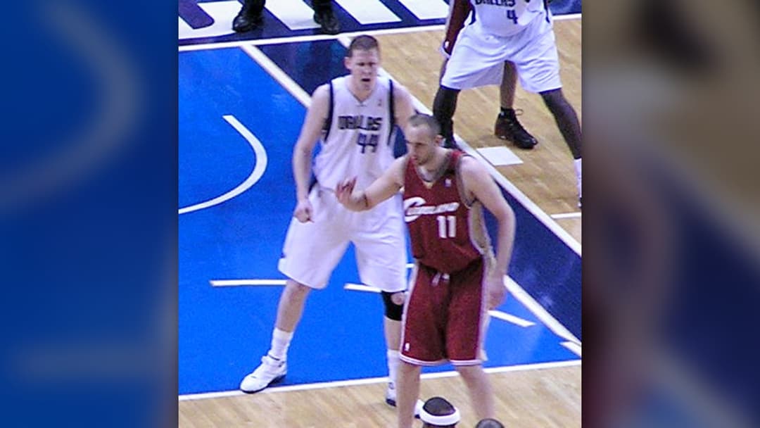 5. Shawn Bradley (7 Ft 6 In, Tie)