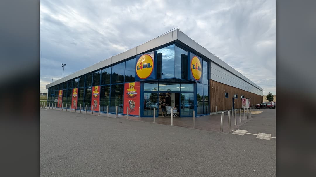 2. Lidl Thanksgiving Basket ($3.59/Person)